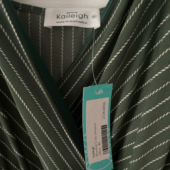 Romper - Picture 2 of 4